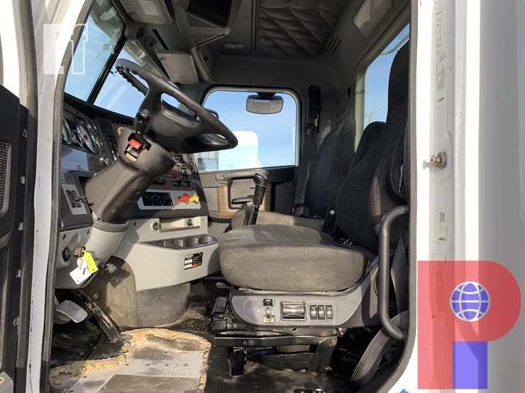 2021-freightliner-coronado-122-sd-image-7