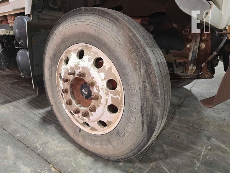 2012-mack-granite-gu713-image-24