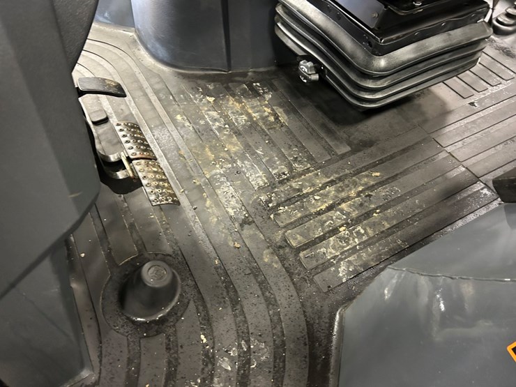 2021-deere-310sl-hl-image-50