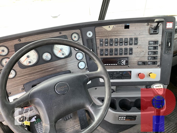 2019-freightliner-coronado-122-sd-image-15