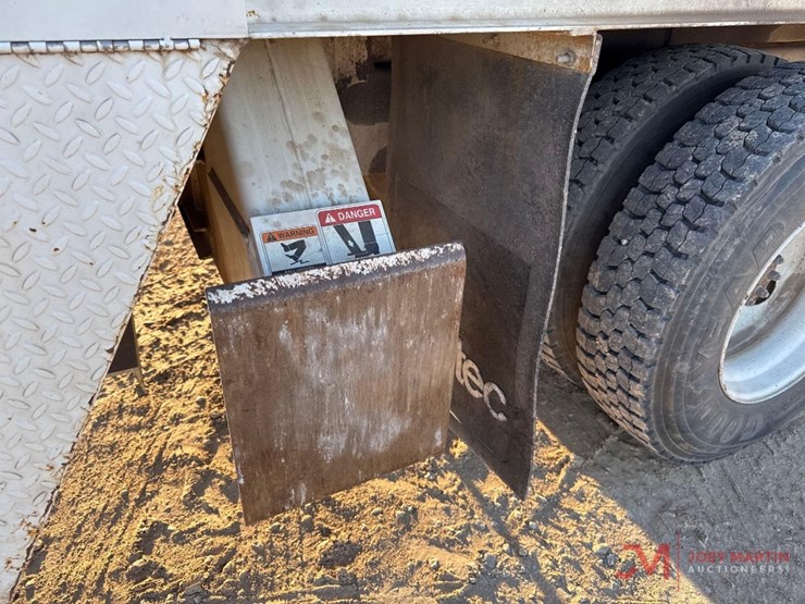 2005-international-durastar-4300-image-17