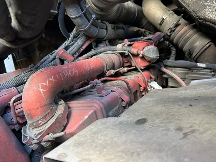 2012-peterbilt-320-image-37