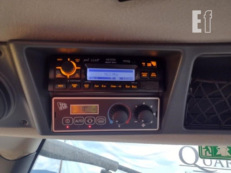 jcb-fastrac-8250-image-11