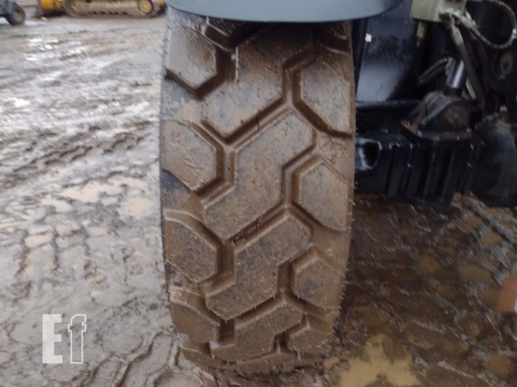 2016-jlg-1255-image-25