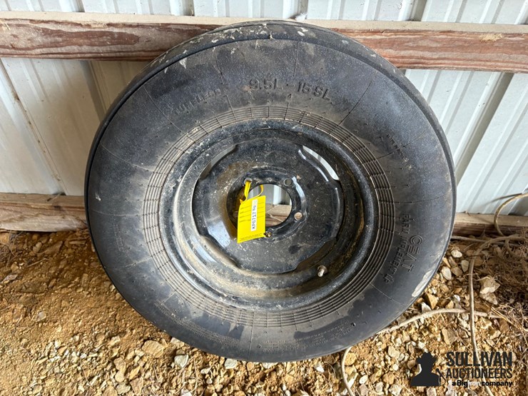 9.5l-15sl-tire-on-5-bolt-rim-image-1