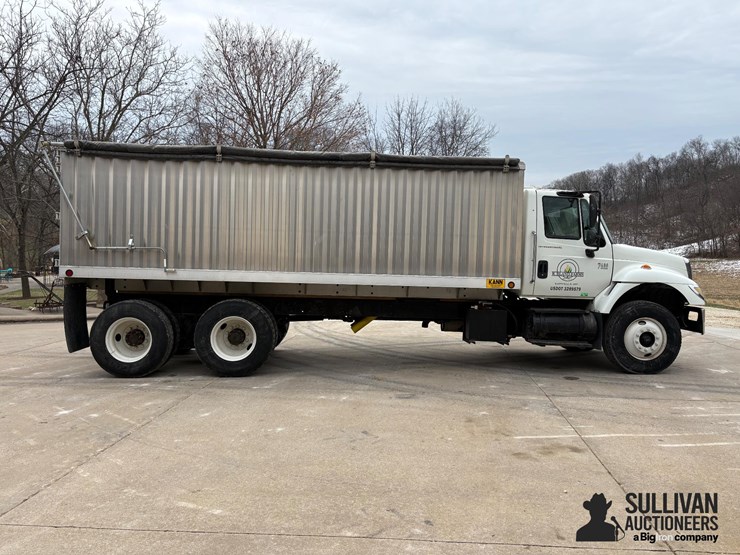 2004-international-7400-image-4