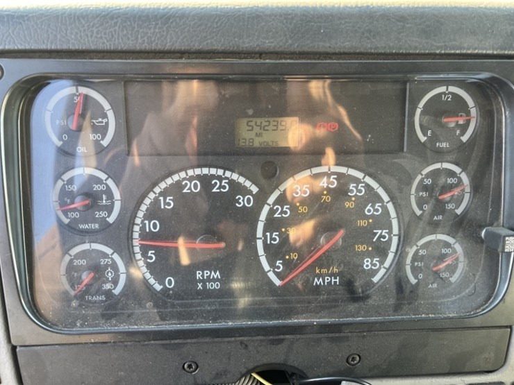 2002-freightliner-fl80-image-27