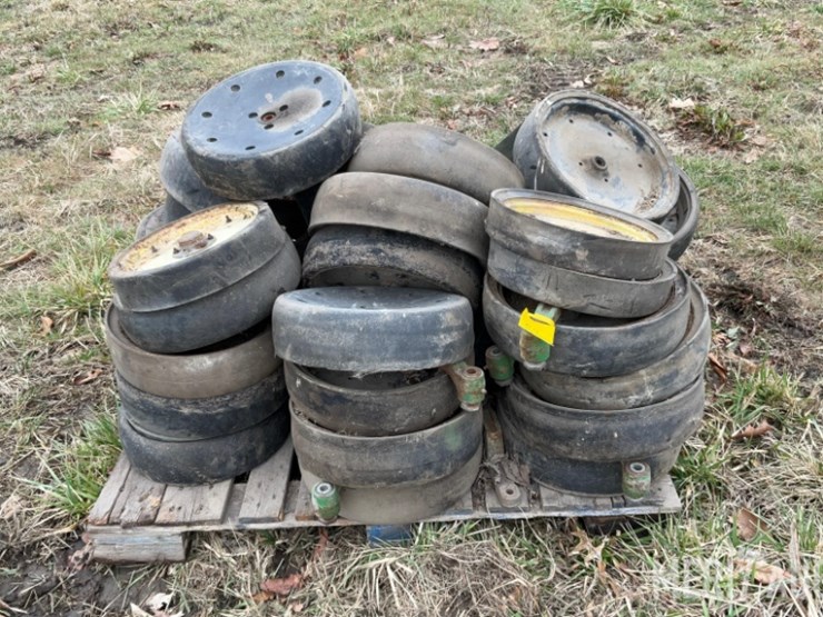 assortment-of-planter-wheels-image-1