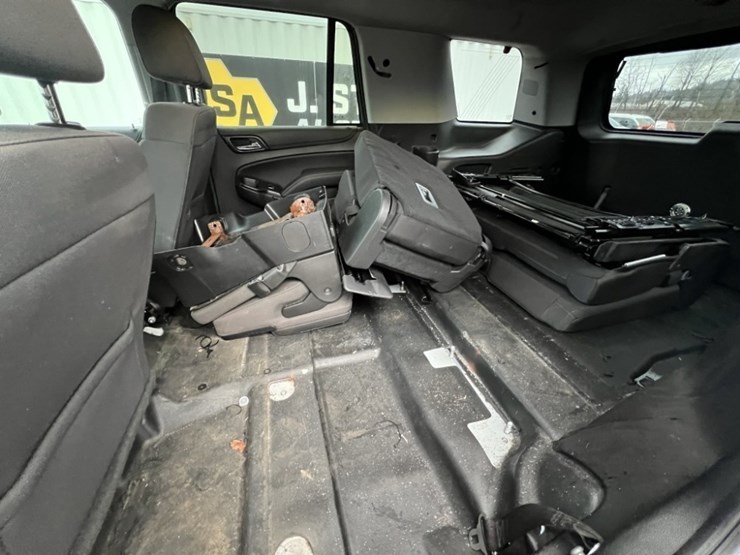 2017-chevrolet-tahoe-image-23