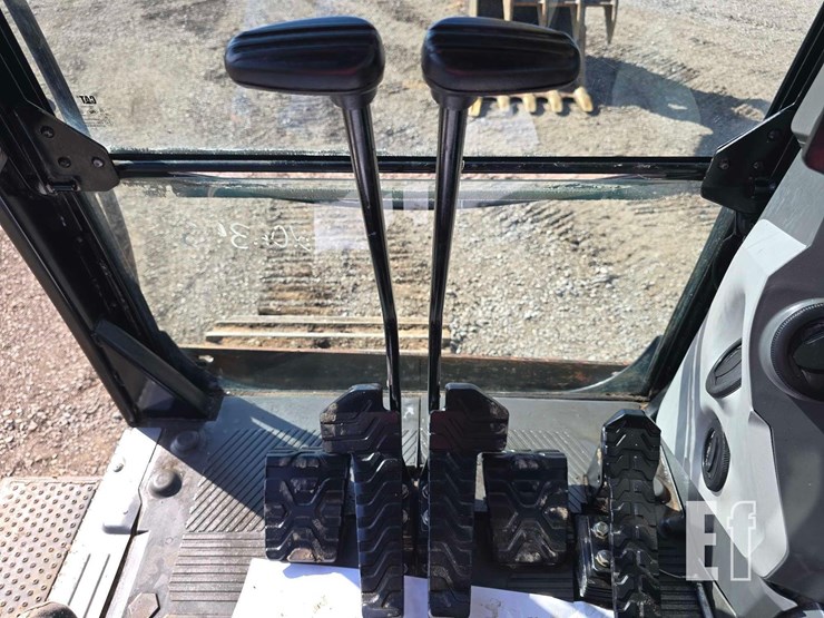 2020-caterpillar-323-image-21