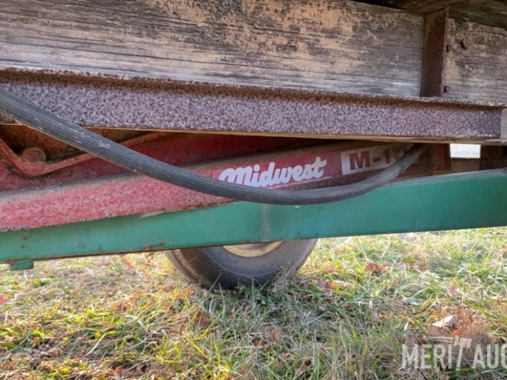 14ft.-hay-rack-on-john-deere-running-gear-image-11