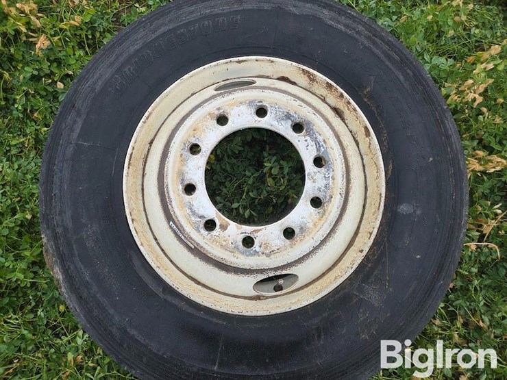 bridgestone-v-steel-rib-r250-295/75r22.5-truck-tire-&-rim-image-7