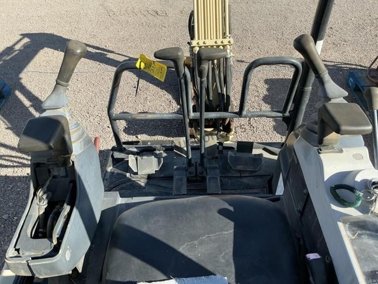 new-holland-e18sr-image-14