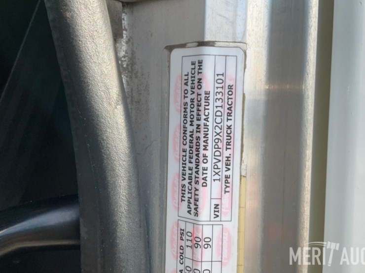 2012-peterbilt-384-image-49