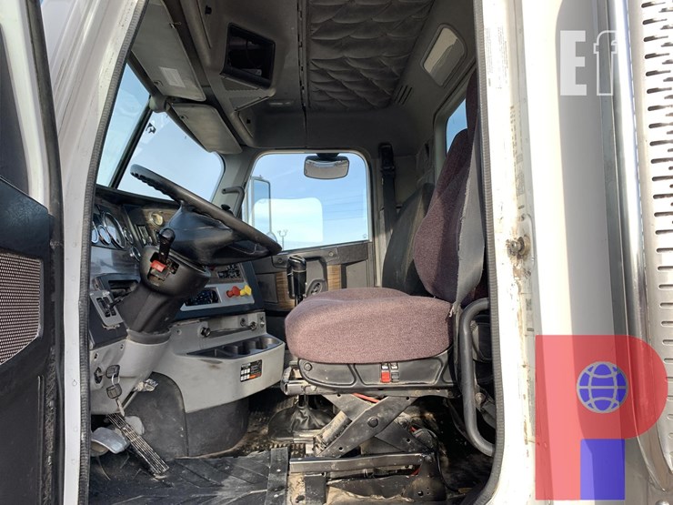 2020-freightliner-coronado-122-sd-image-8