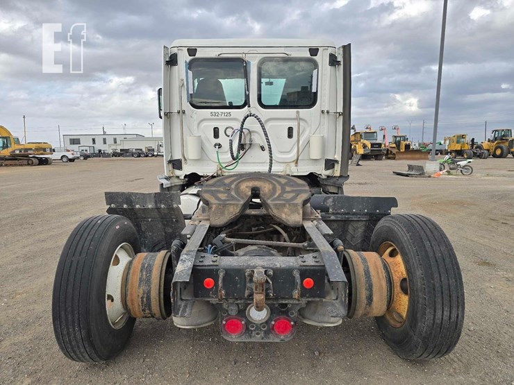 2018-freightliner-cascadia-113-image-8