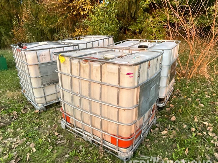 (4)-250-gallon-poly-totes-image-1