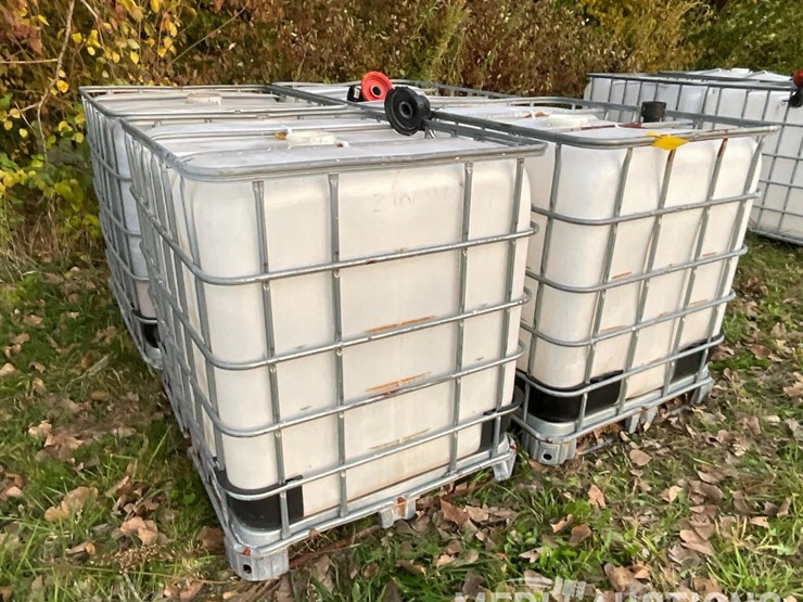 (4)-250-gallon-poly-totes-image-3