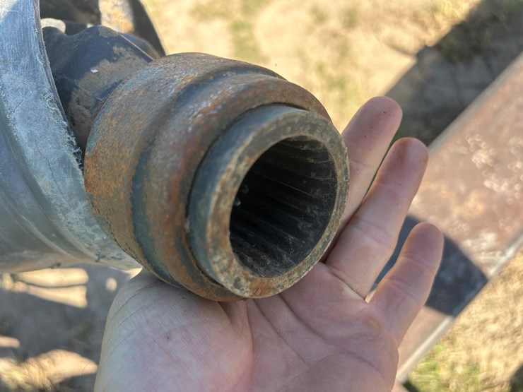 2024-john-deere-561m-image-18