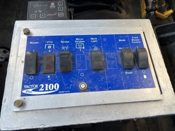 2014-vactor-2100-image-34