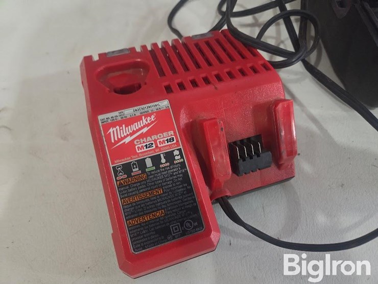 milwaukee-3/4"-square-ring-impact-wrench-image-4