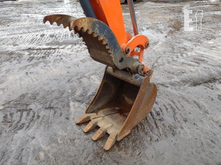 2014-hitachi-zx35u-image-19