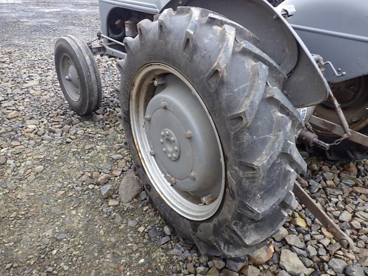 ford-tractor-image-11