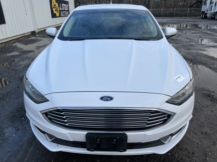 2017-ford-fusion-se-awd-sedan-image-8