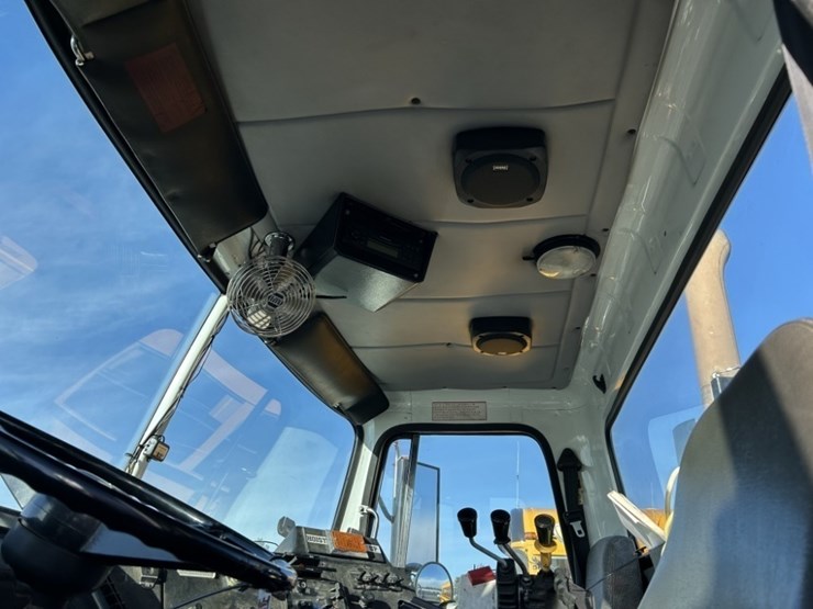 2003-autocar-wx-t/a-roll-off-truck-image-28