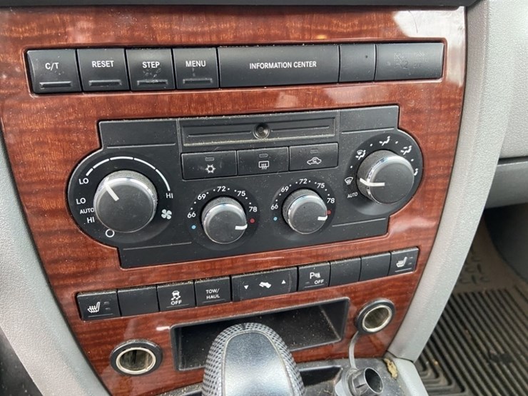 2005-jeep-grand-cherokee-limited-image-24