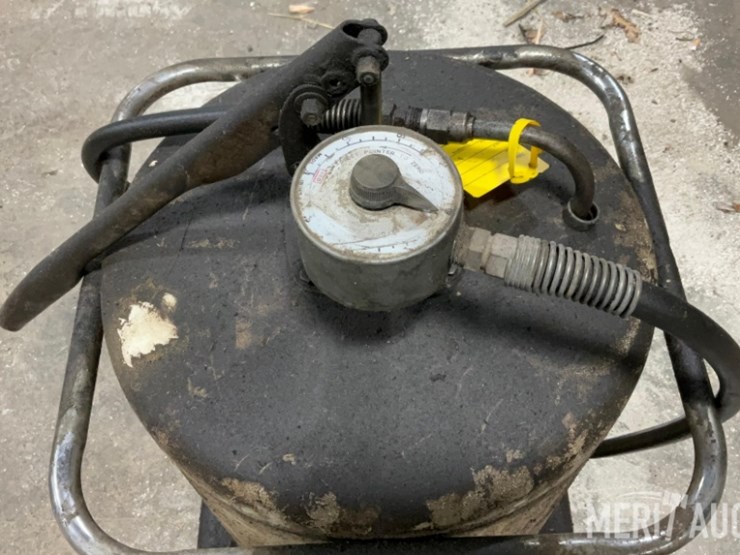 gear-oil-pump-and-meter-image-3