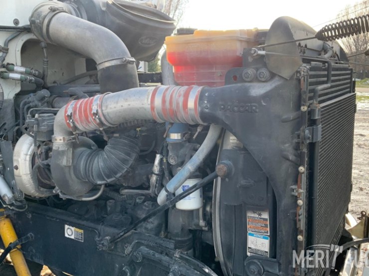 2012-peterbilt-384-image-58