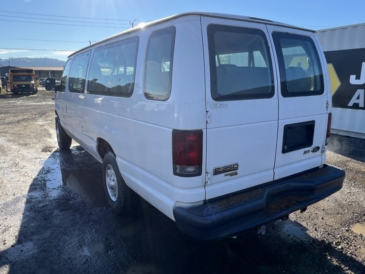 2011-ford-e350-image-6