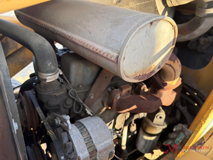 new-holland-555e-image-12