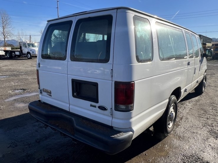 2011-ford-e350-image-4