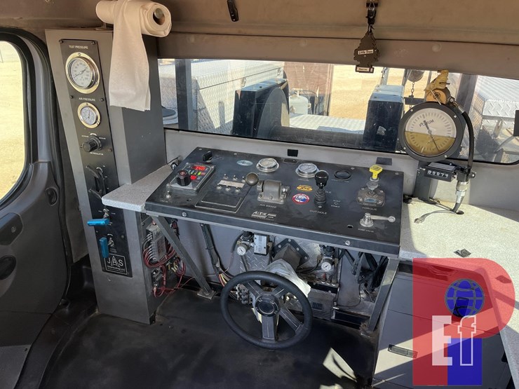 2015-freightliner-business-class-m2-106-image-7