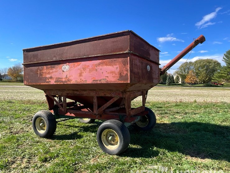j&m-gravity-wagon-on-john-deere-gear-image-3