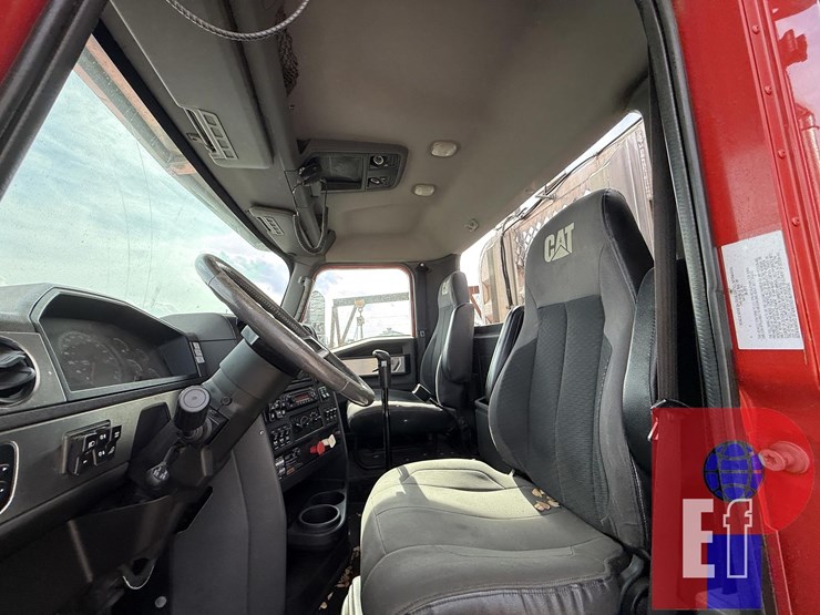 2012-caterpillar-ct660s-image-11