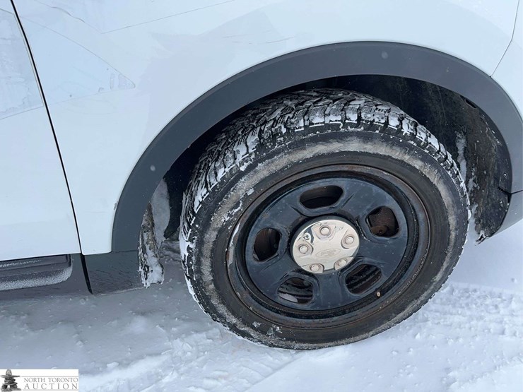 2015-ford-explorer-image-10