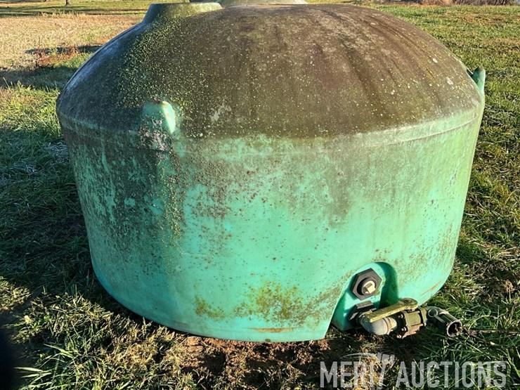 green-1,100-gallon-poly-tank-image-8