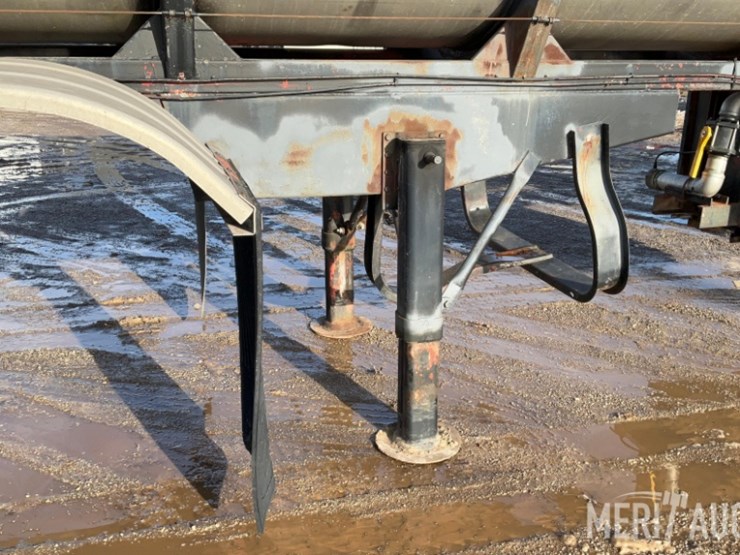 polar-mfg-co.-5,500-gallon-stainless-steel-tanker-image-17