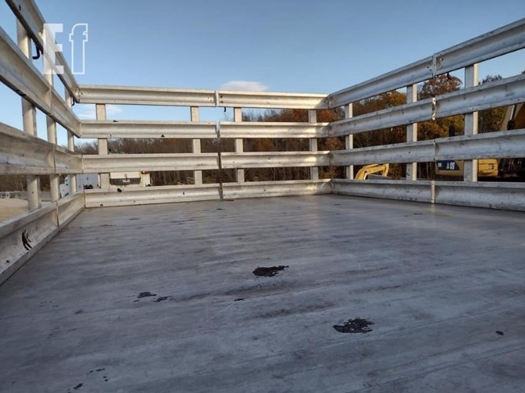 peterbilt-330-image-33