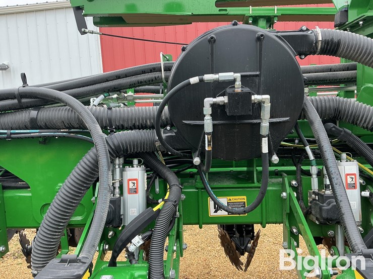 2025-john-deere-1775nt-image-14