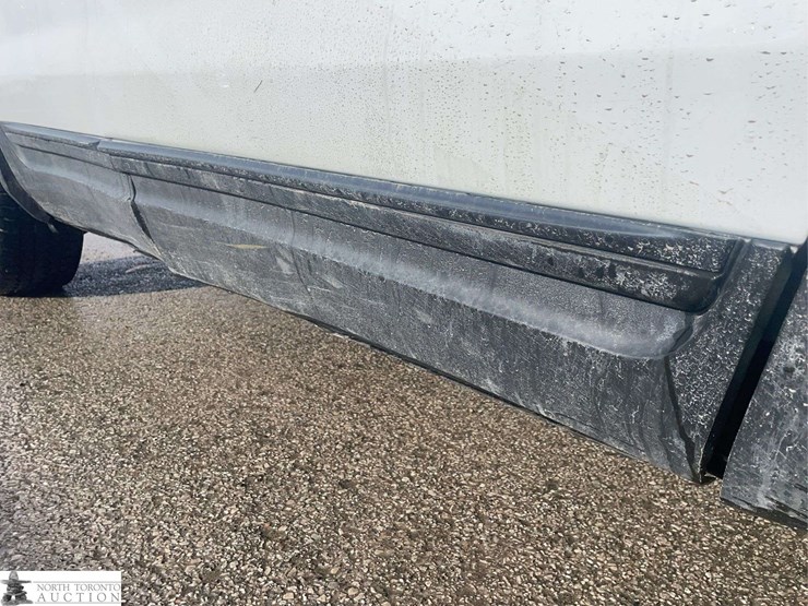 2014-ford-explorer-image-30