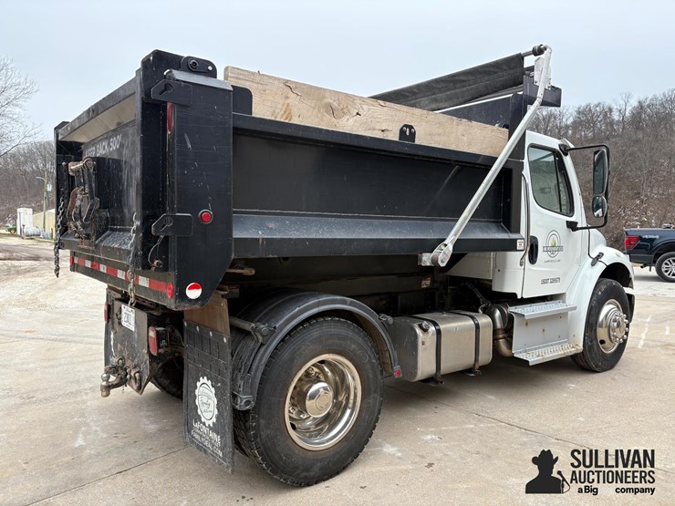 2015-freightliner-m2-106-image-5