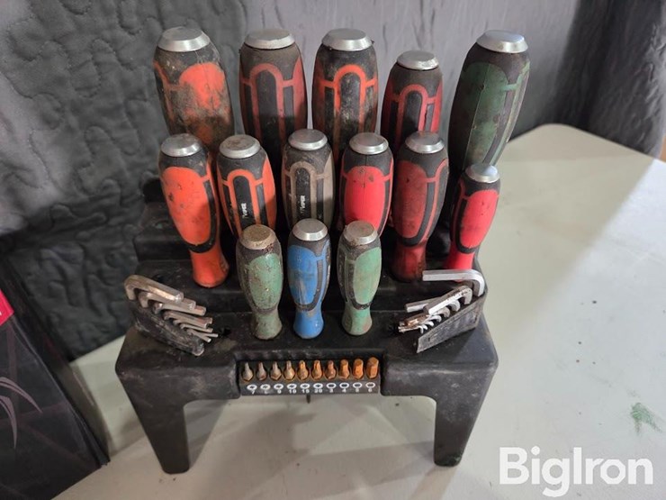 black-widow-jump-pack,-flashlight-&-driver-set-image-7