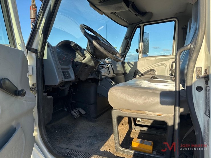 2005-international-durastar-4300-image-25