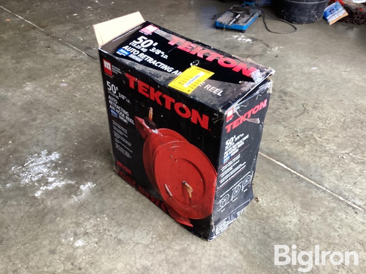 tekton-50’-3/8"-auto-retracting-air-hose-reel-image-3