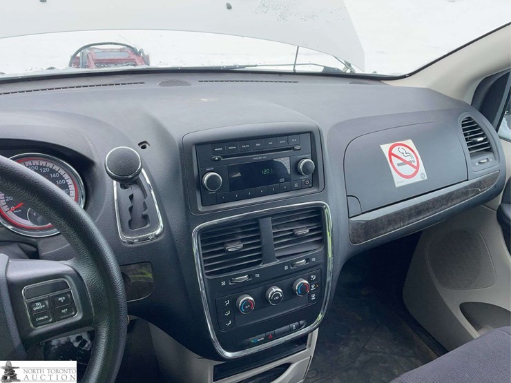 2011-dodge-grand-caravan-image-14