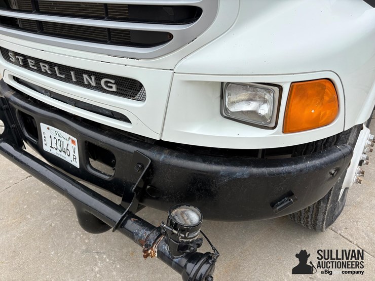 2009-sterling-l9500-image-18